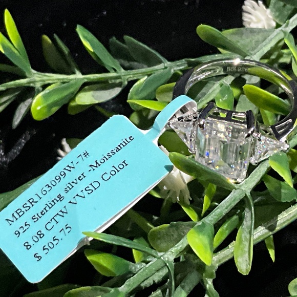 Huge Emerald cut Moissanite ring in 925 Sterling Silver Sz 7 - Picture 4 of 7